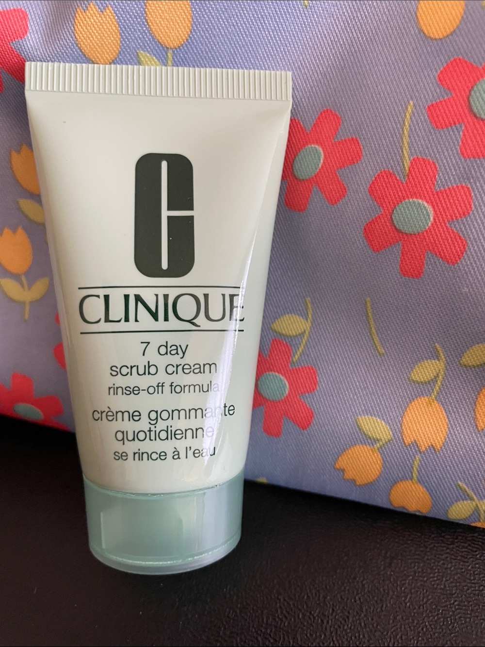 Clinique Foaming Cleanser, Scrub Cream, Facial Soap & Floral Cosmetic Bag NEW - Picture 3 of 8